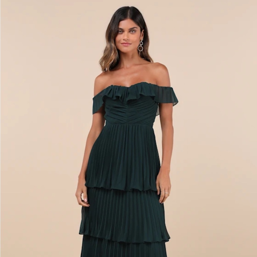 NWT Lulu’s Emerald Off-Shoulder Pleated Dress